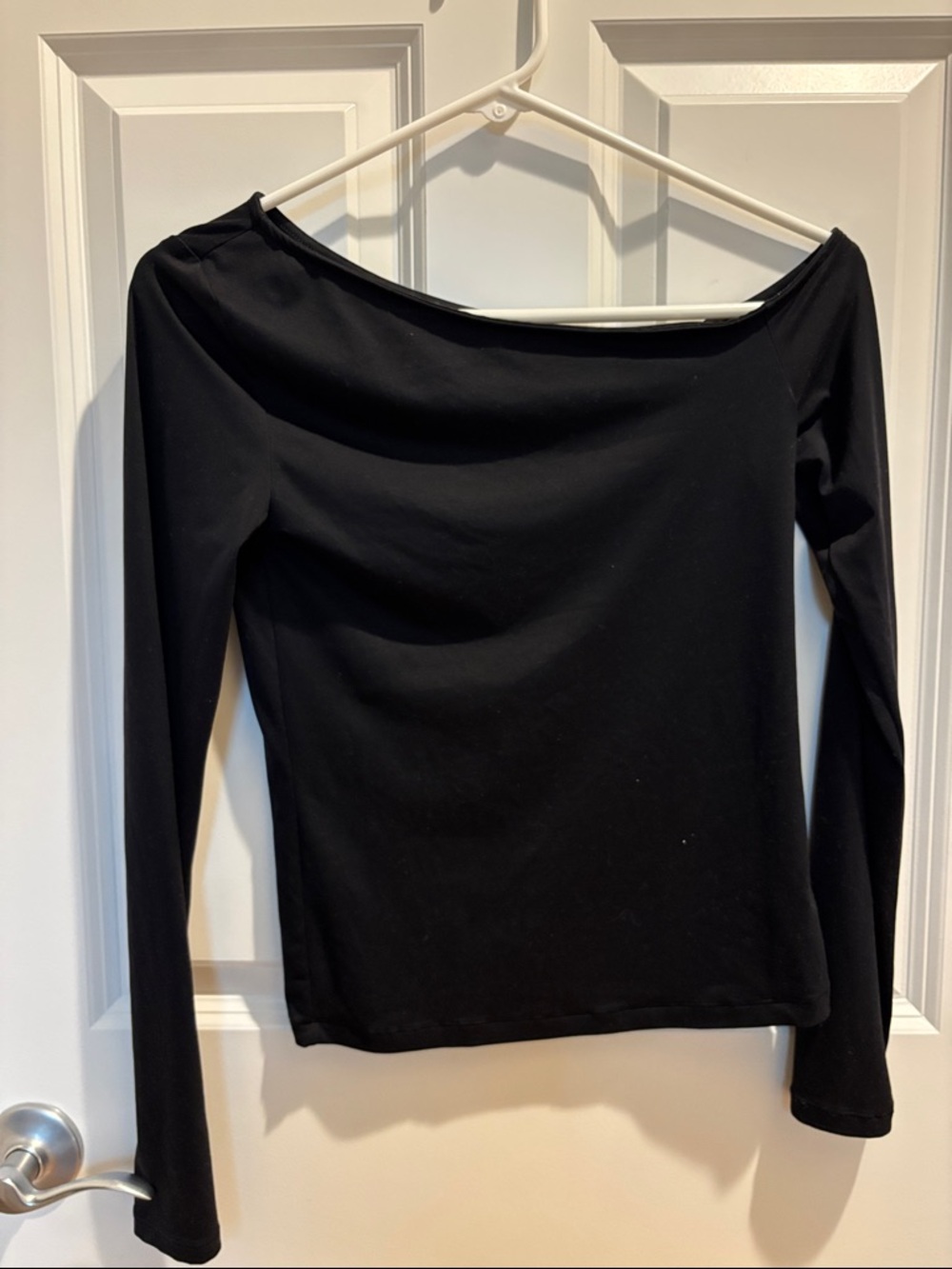 Aritzia Wilfred Black Off-One Shoulder Long Sleeve Top - perfect condition